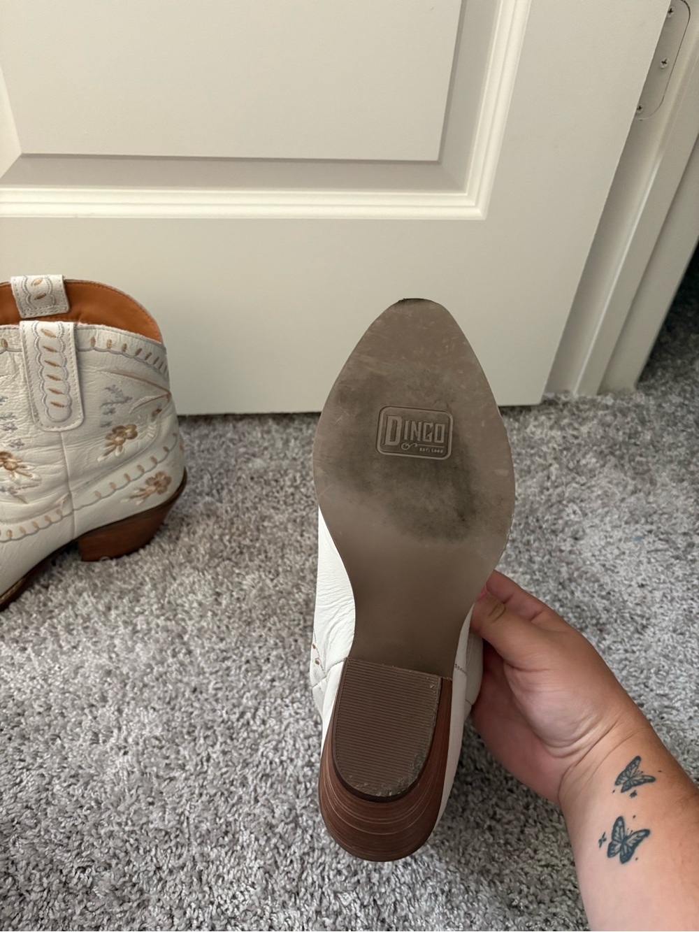dingo White Floral Embroidered Western Ankle Boots - Picture 3 of 3